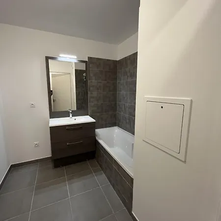 Spacious With Terrace - 4br 8p - Apartment Pantin