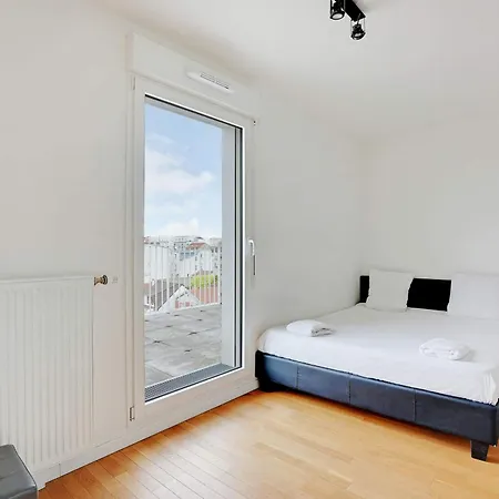 Spacious With Terrace - 4br 8p - *